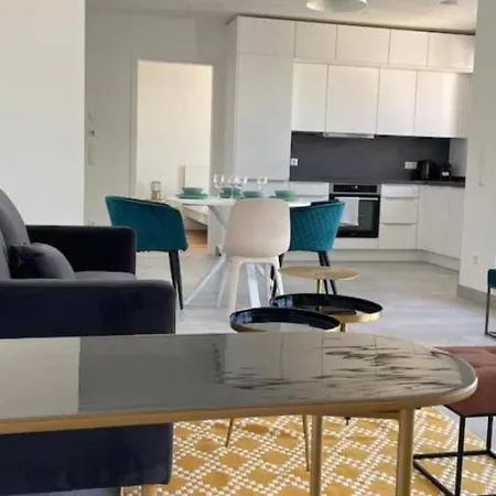 One Bedroom In Center W. Terrace&parking Appartement
